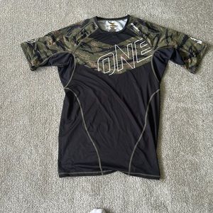 Hyperfly rash guard worn 1 time no bad smell